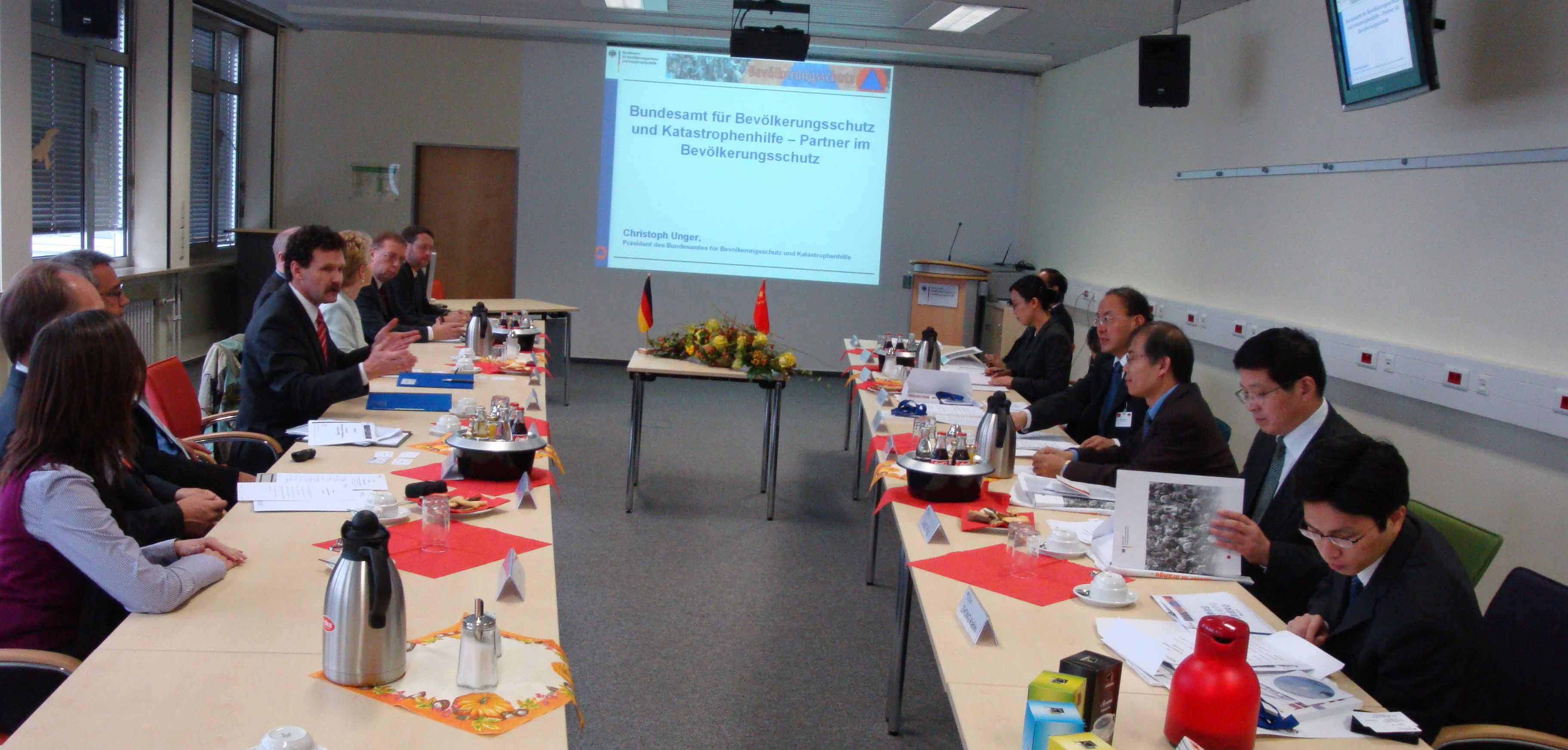 Minister-Hong Yi besucht Bundesamt (2023_08_31 19_56_42 UTC)